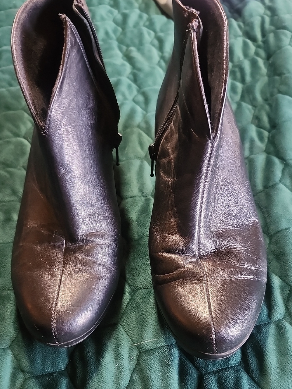 Munro Black Leather Ankle Booties